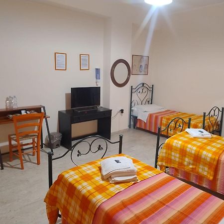 L'Attico Affittacamere B&B 카탄차로 외부 사진