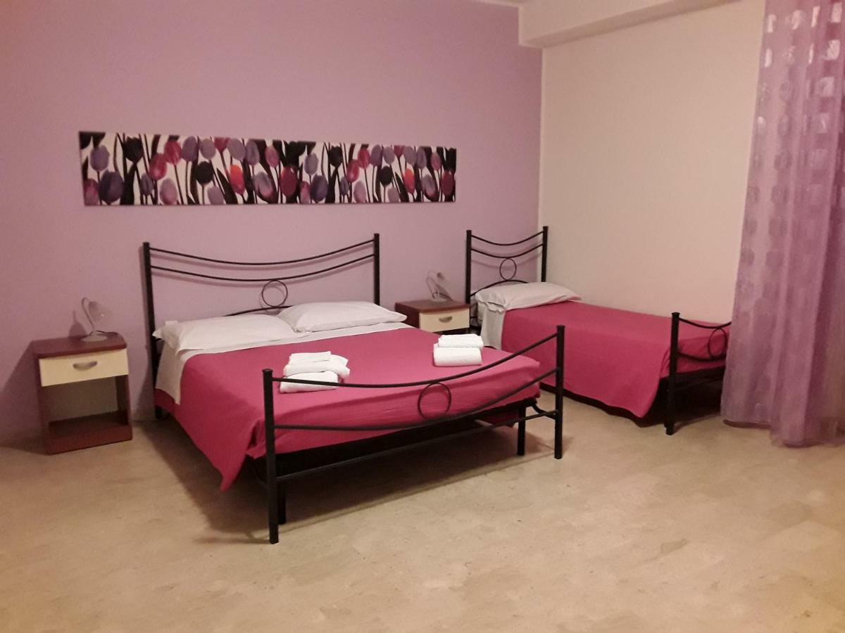 L'Attico Affittacamere B&B 카탄차로 외부 사진