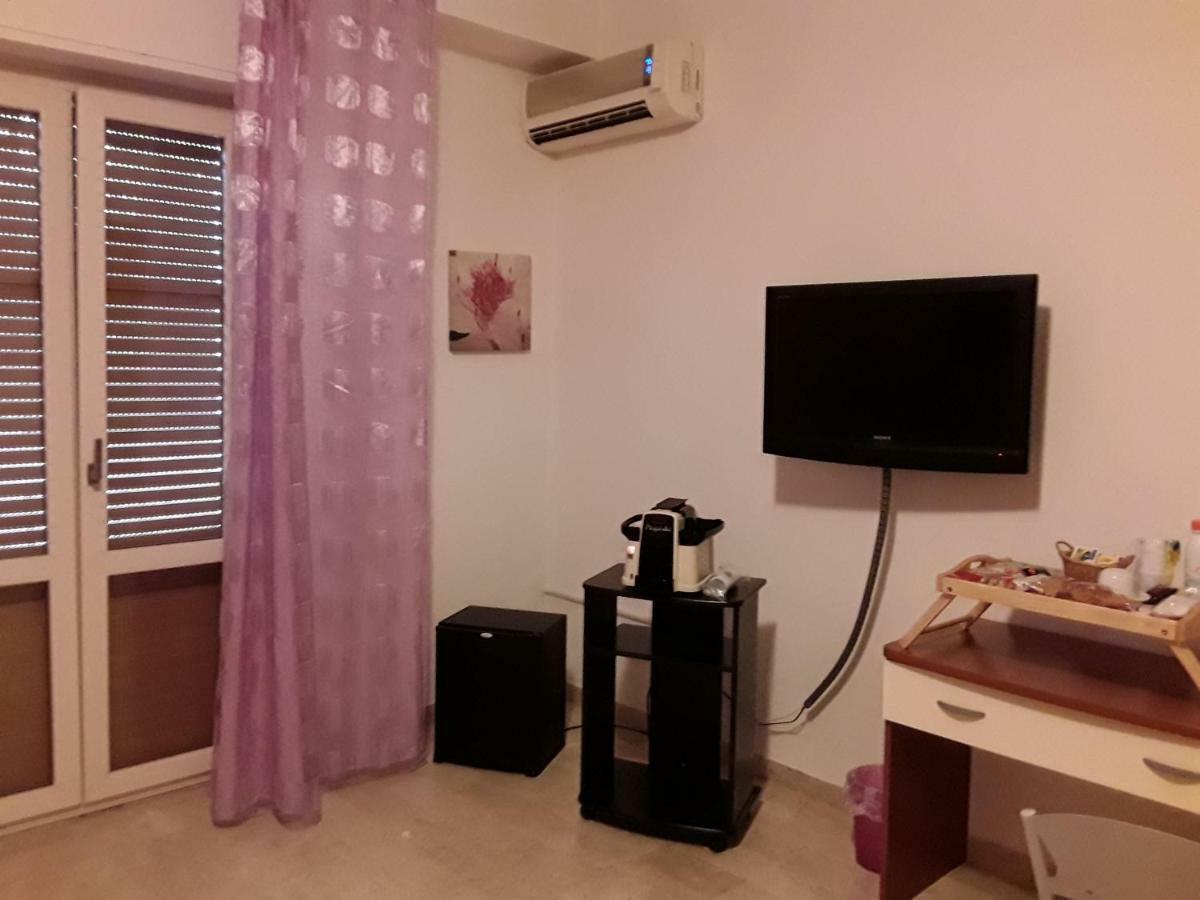 L'Attico Affittacamere B&B 카탄차로 외부 사진